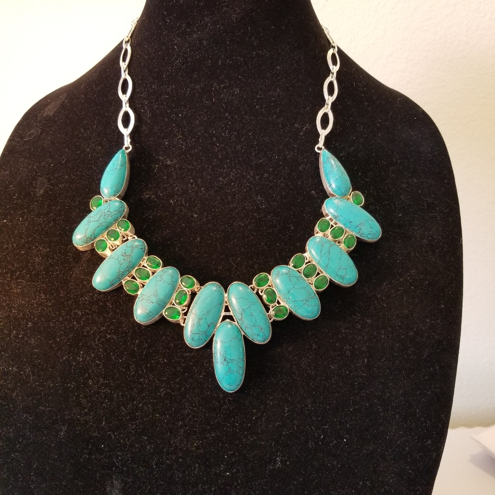 FABULOUS NECKLACE NWOT